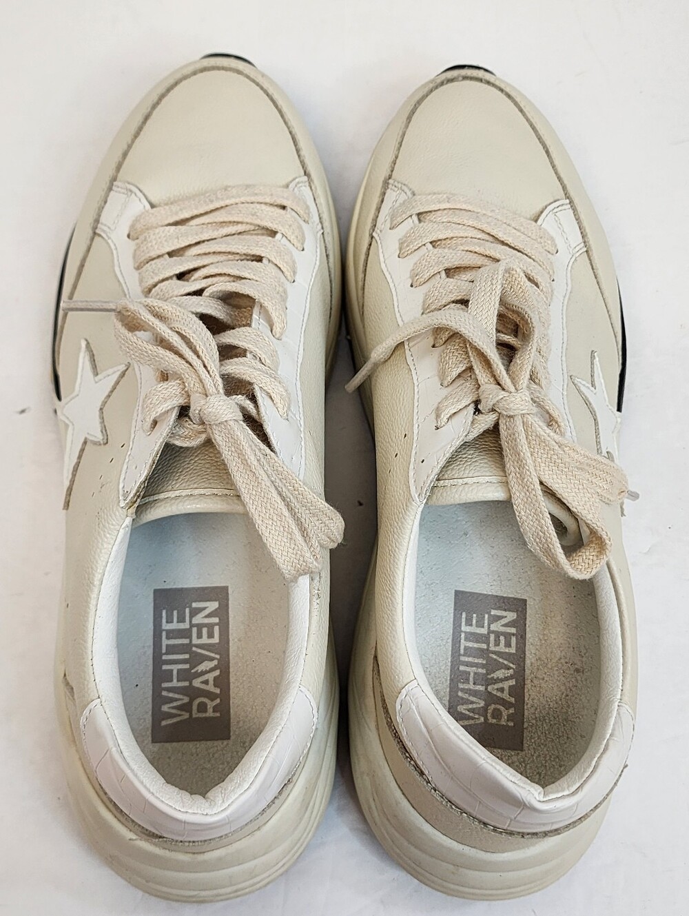 Cream Star Accent Leather Sneakers Size 9 - Picture 5 of 11